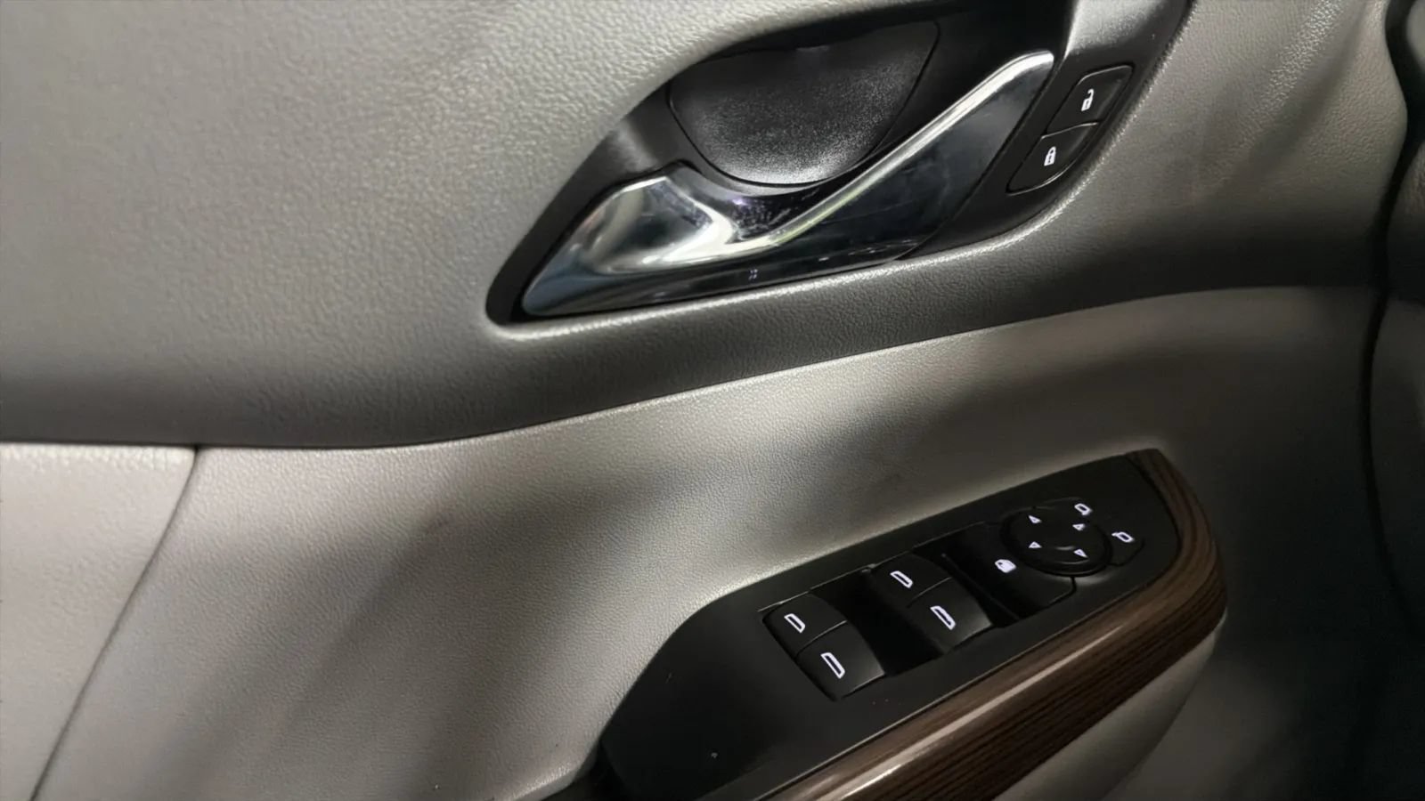 Used 2018 GMC Acadia SLE FWD image 15