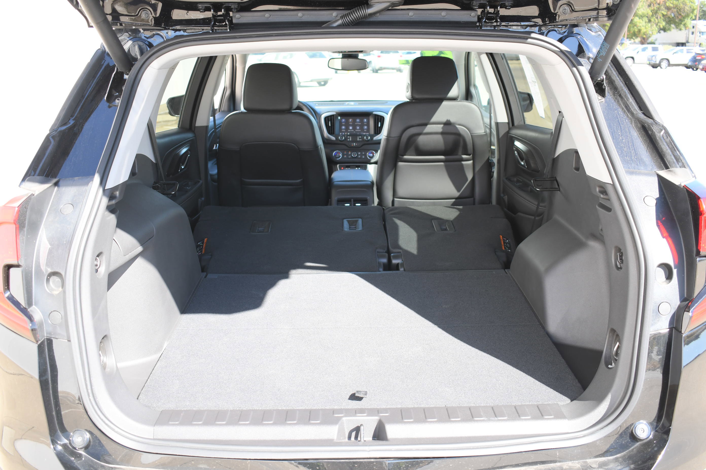 Used 2024 GMC Terrain SLT image 9