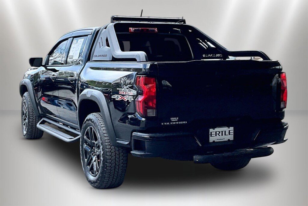 Used 2025 Chevrolet Colorado Trail Boss w/ Midnight Edition image 3