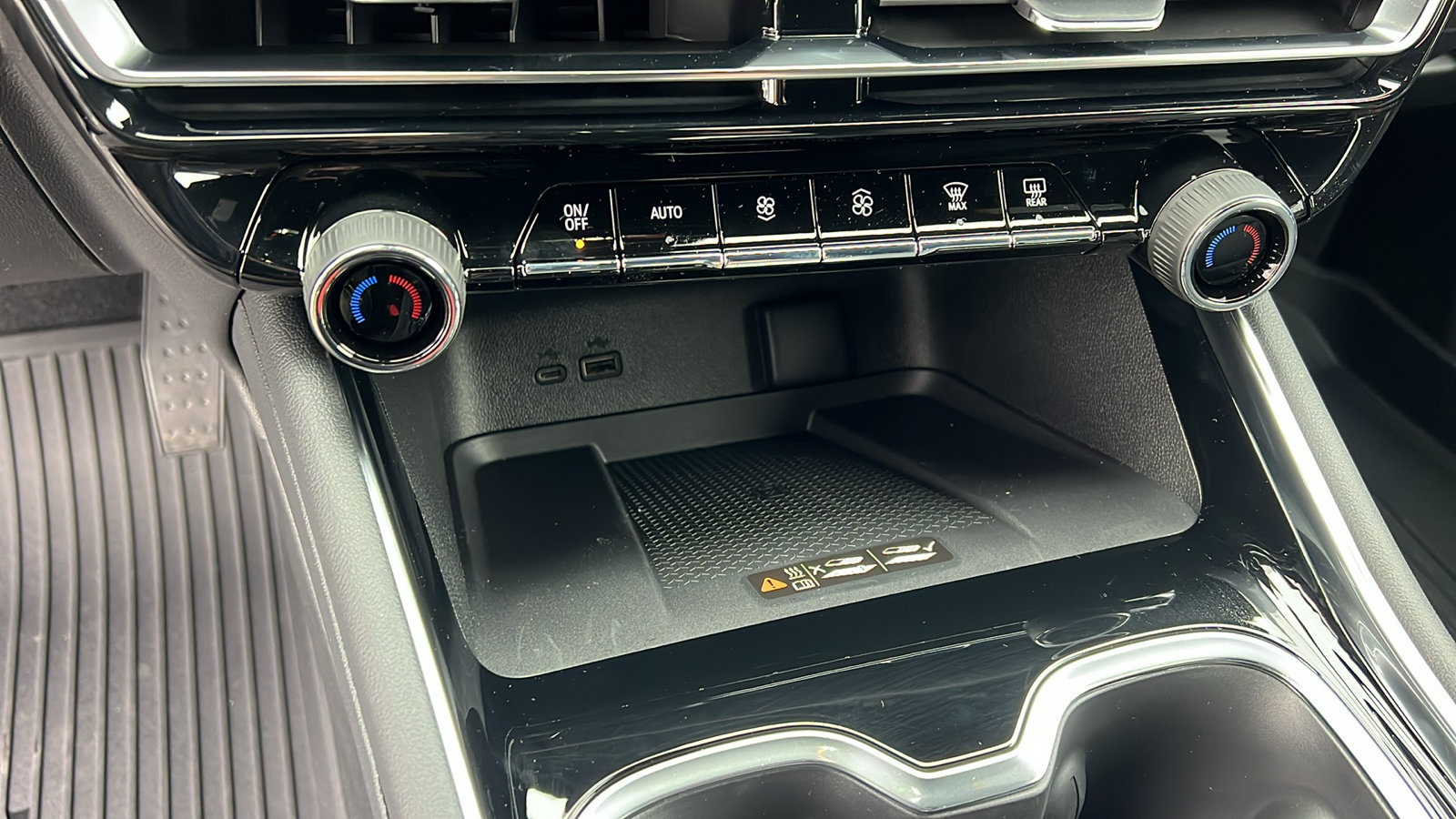 New 2026 Chevrolet Traverse RS w/ LPO, Floor Liner Package image 26