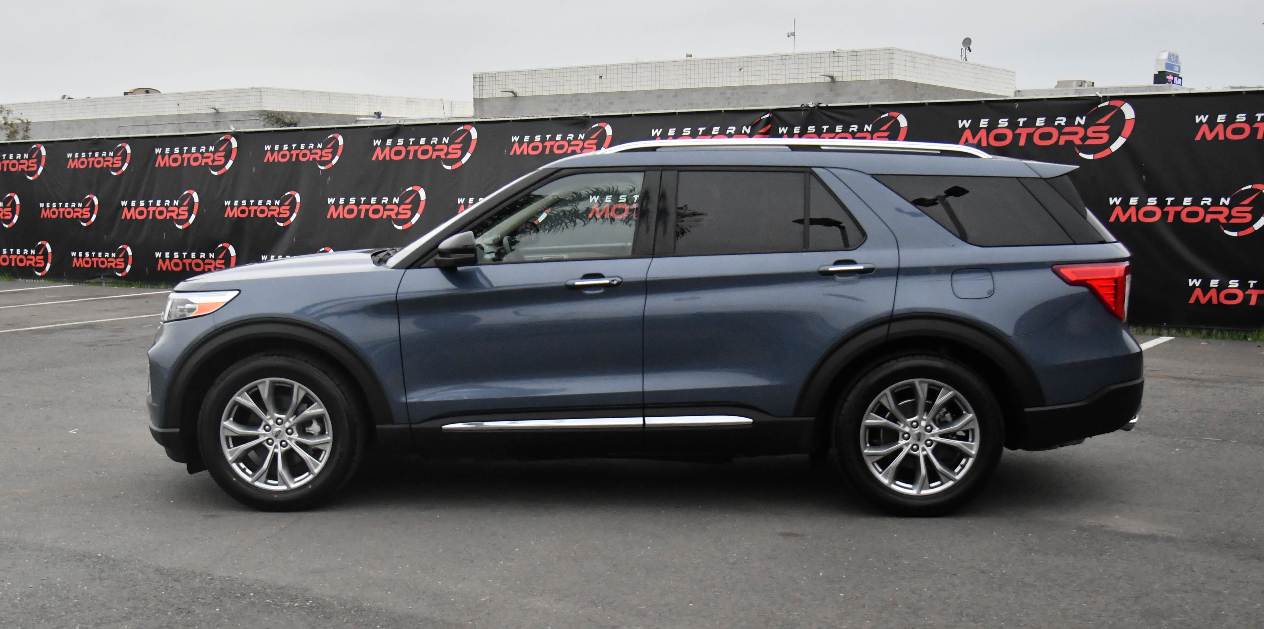 Used 2021 Ford Explorer Limited w/ Equipment Group 301A image 4