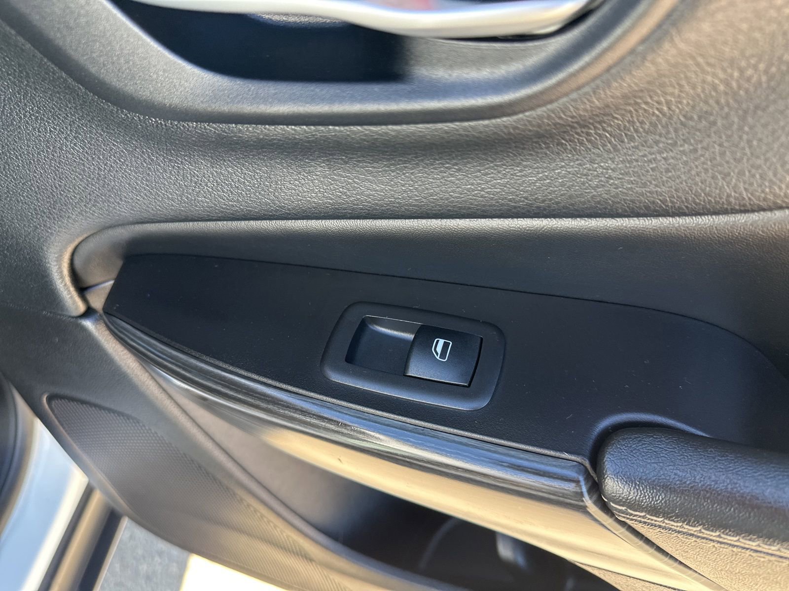 Used 2014 Jeep Cherokee Limited w/ Trailer Tow Group image 32