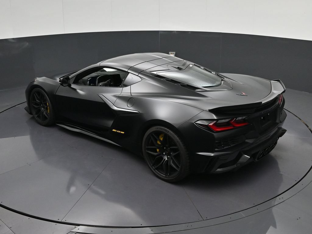 Used 2025 Chevrolet Corvette Z06 RWD image 18
