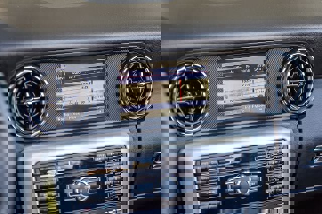 Used 2013 Mercedes-Benz SLK 250 image 25