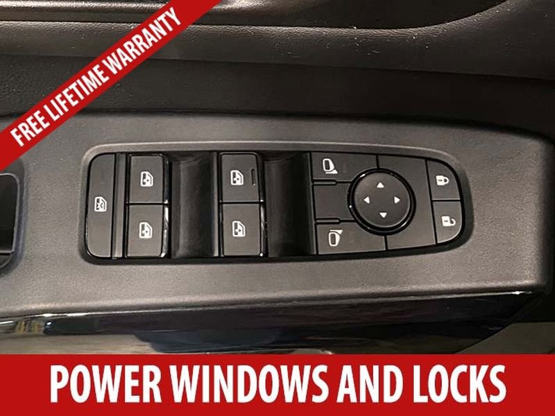 Used 2025 Nissan Pathfinder SV FWD image 9
