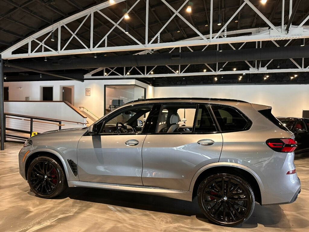 Used 2025 BMW X5 xDrive40i w/ M Sport Package AWD/4WD image 2