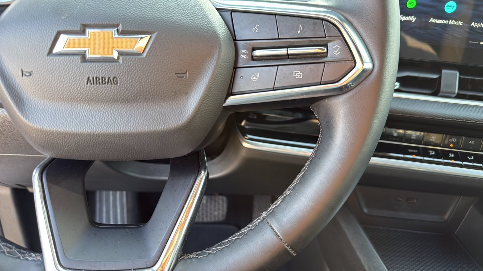 Used 2026 Chevrolet Equinox LT AWD/4WD image 12