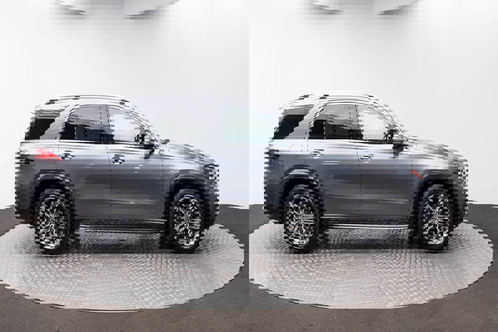 Used 2022 Mercedes-Benz GLE 350 4MATIC w/ Premium Package image 48