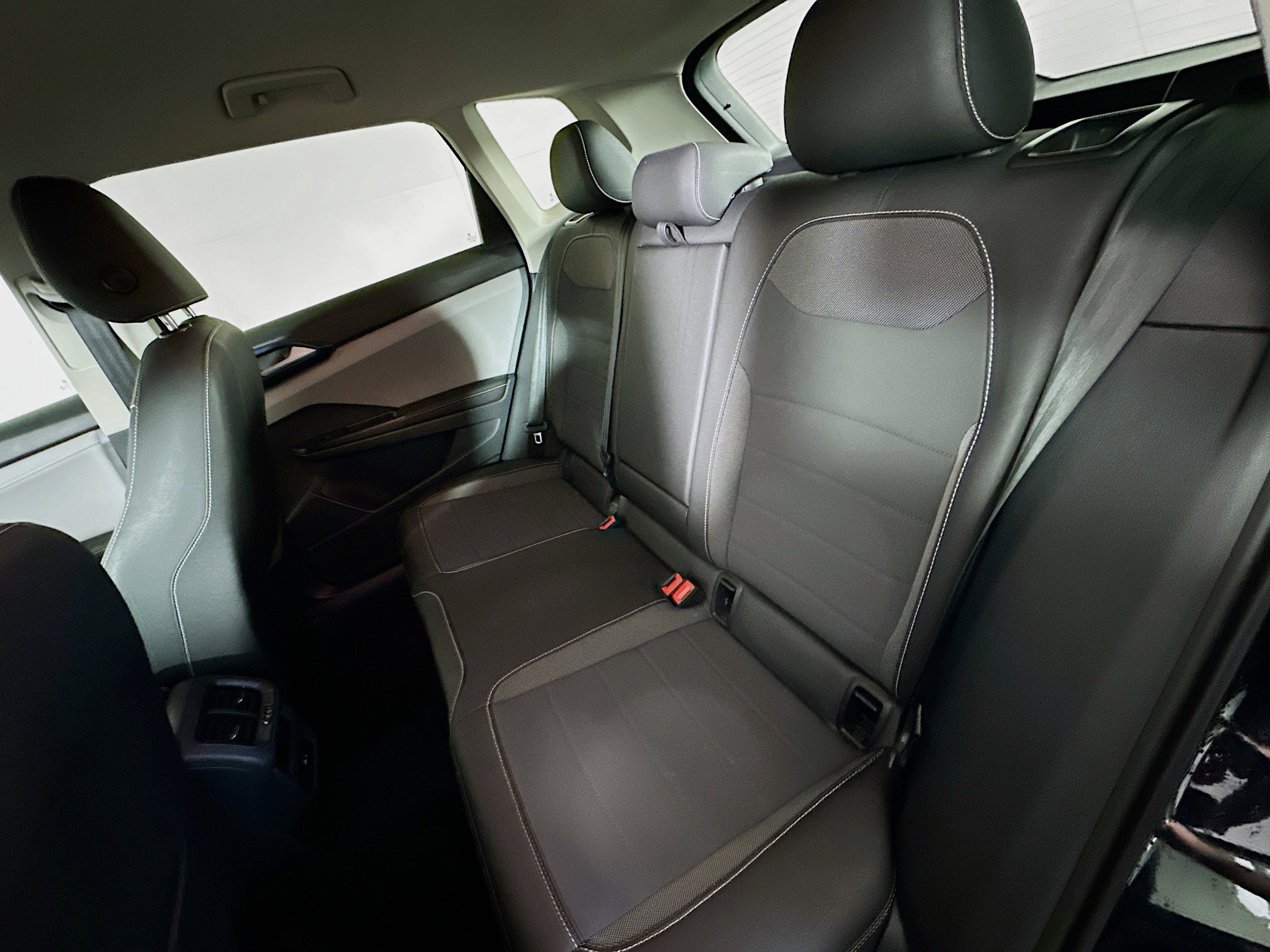 Used 2024 Volkswagen Taos SE image 25