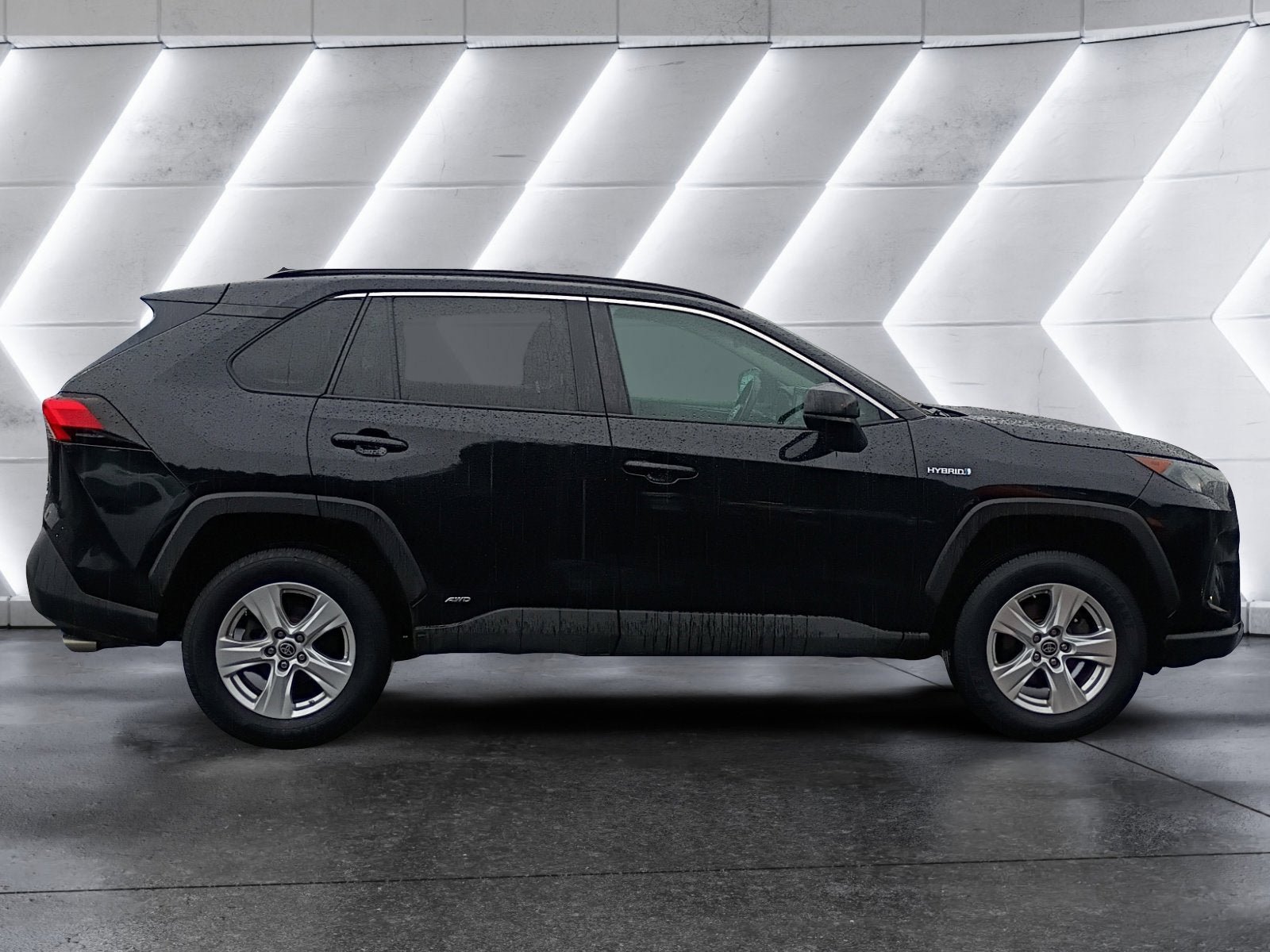 Used 2021 Toyota RAV4 LE w/ Carpet Mat Package (TMS) AWD/4WD image 7