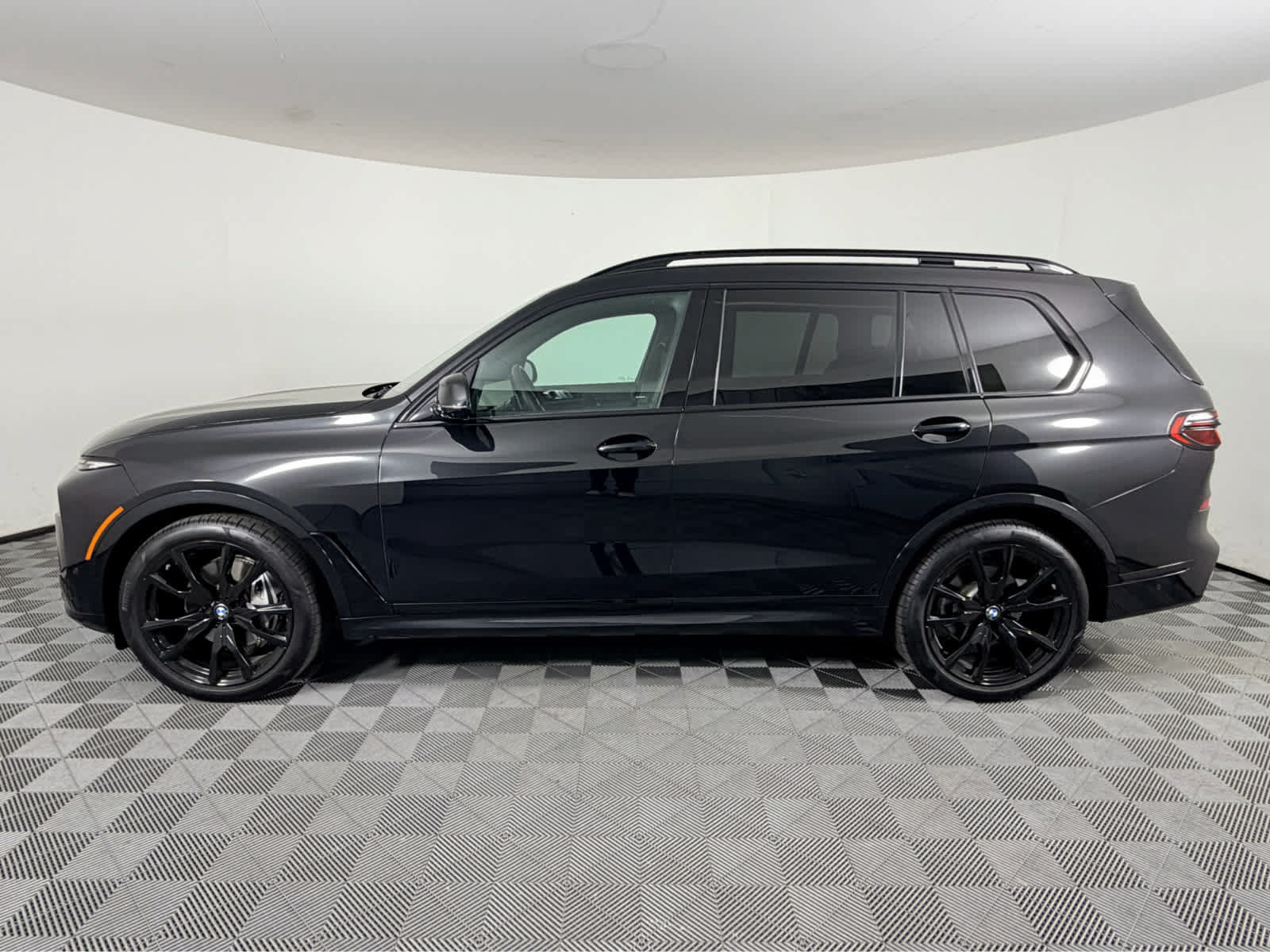 Used 2026 BMW X7 xDrive40i w/ M Sport Package AWD/4WD image 5