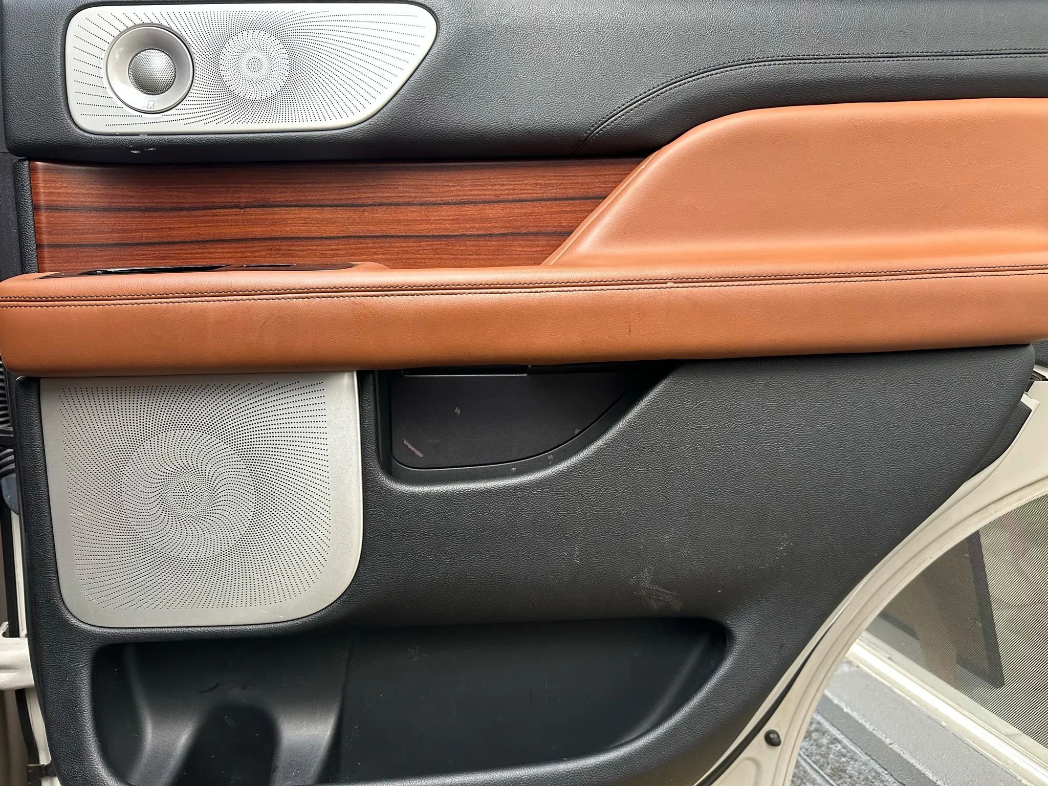 Used 2019 Lincoln Navigator Reserve w/ Cargo Package image 11