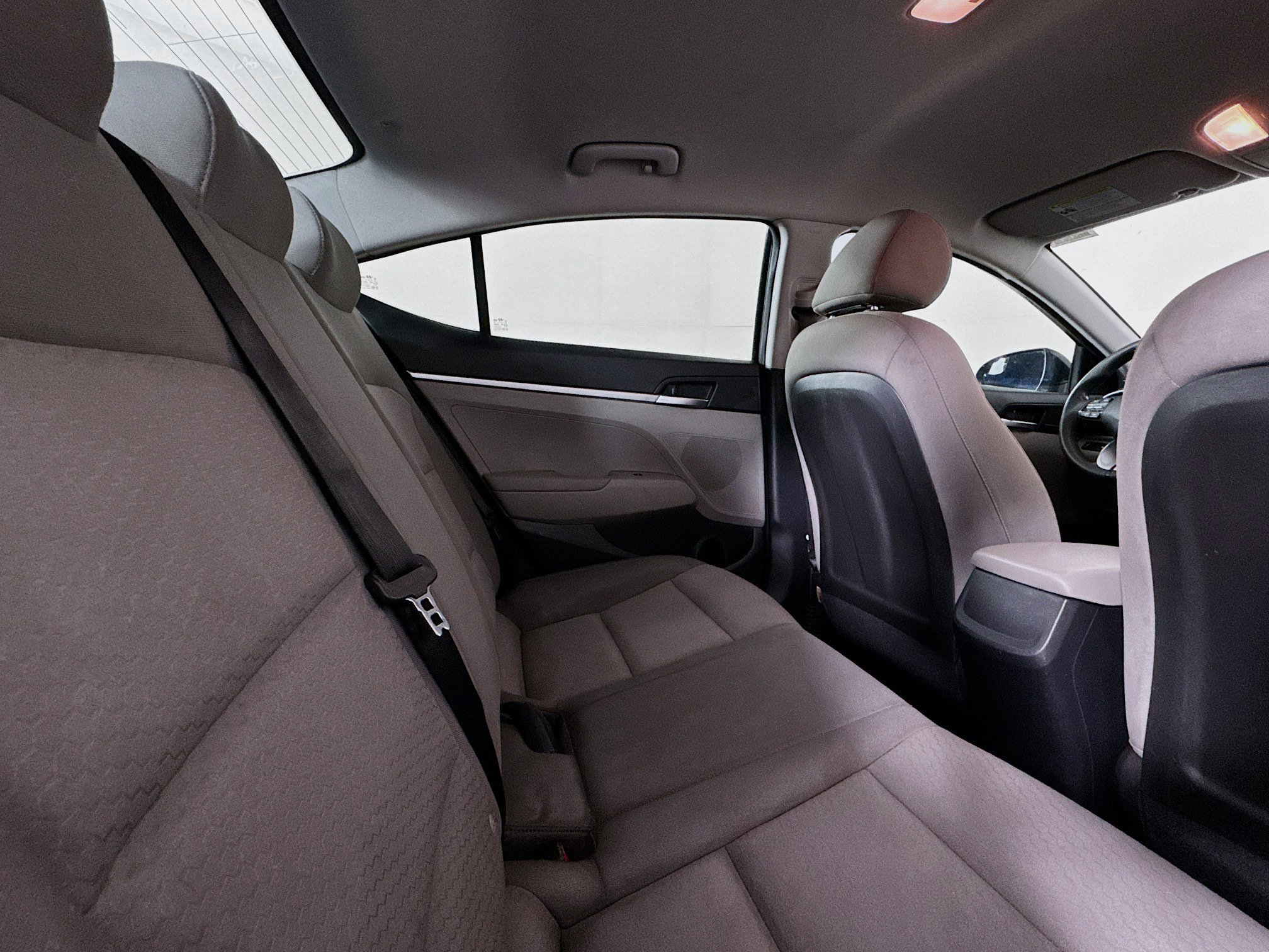 Used 2020 Hyundai Elantra SE image 25