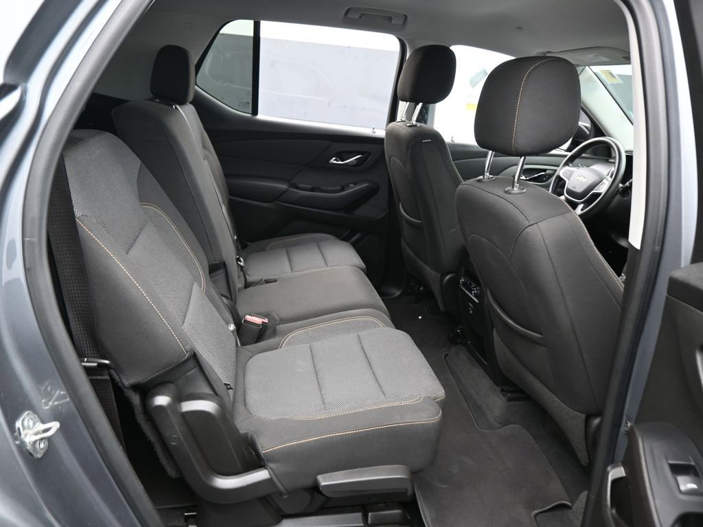 Used 2020 Chevrolet Traverse LS image 32