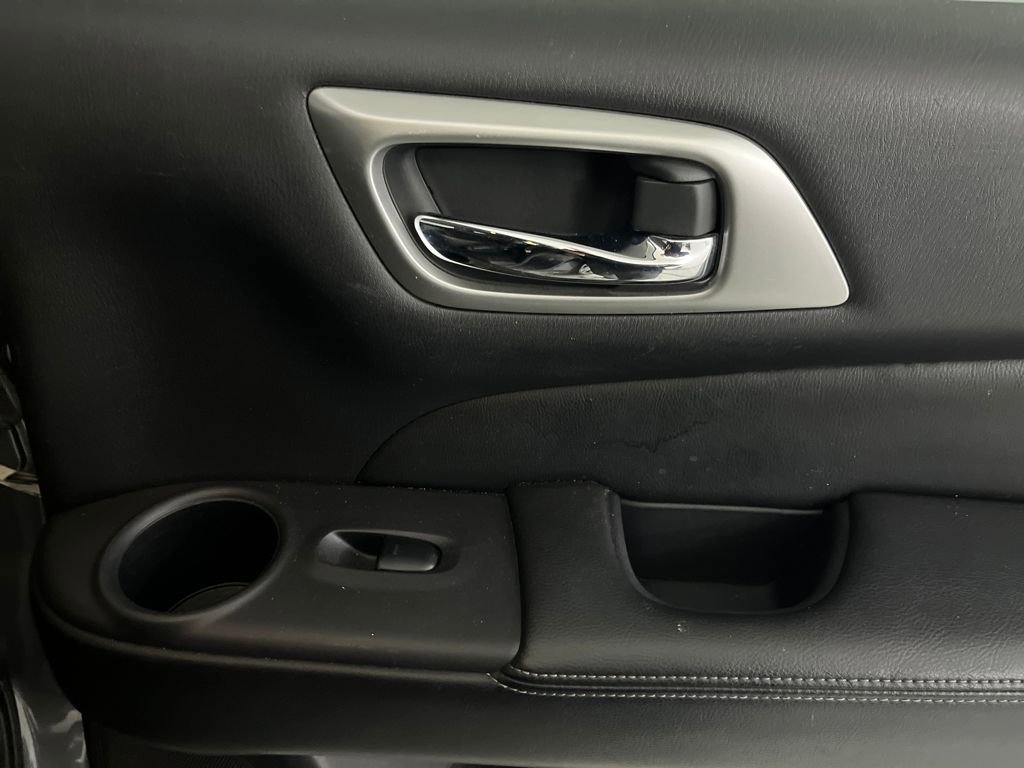 Used 2018 Nissan Pathfinder Platinum image 57