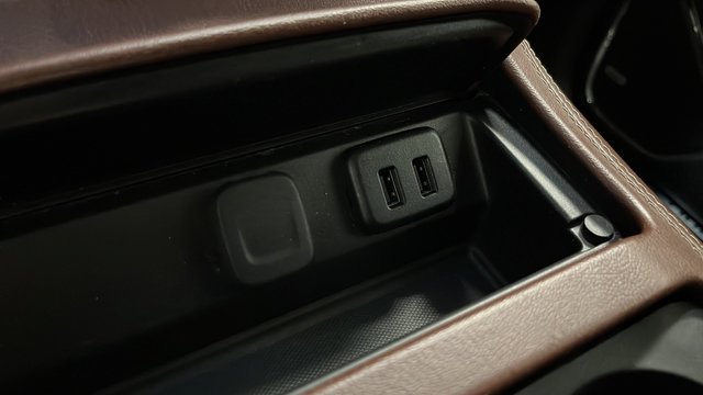 Used 2019 Chevrolet Suburban Premier AWD/4WD image 34