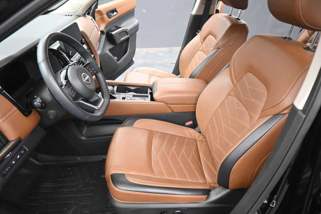 Used 2024 Nissan Pathfinder Platinum FWD image 9