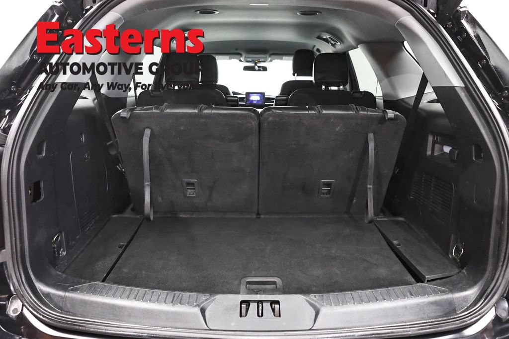 Used 2023 Ford Explorer XLT w/ Equipment Group 202A image 9