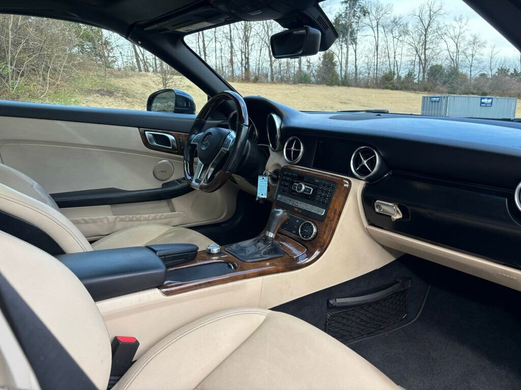 Used 2015 Mercedes-Benz SLK 250 2015 MERCEDES-BENZ SLK 250 image 24