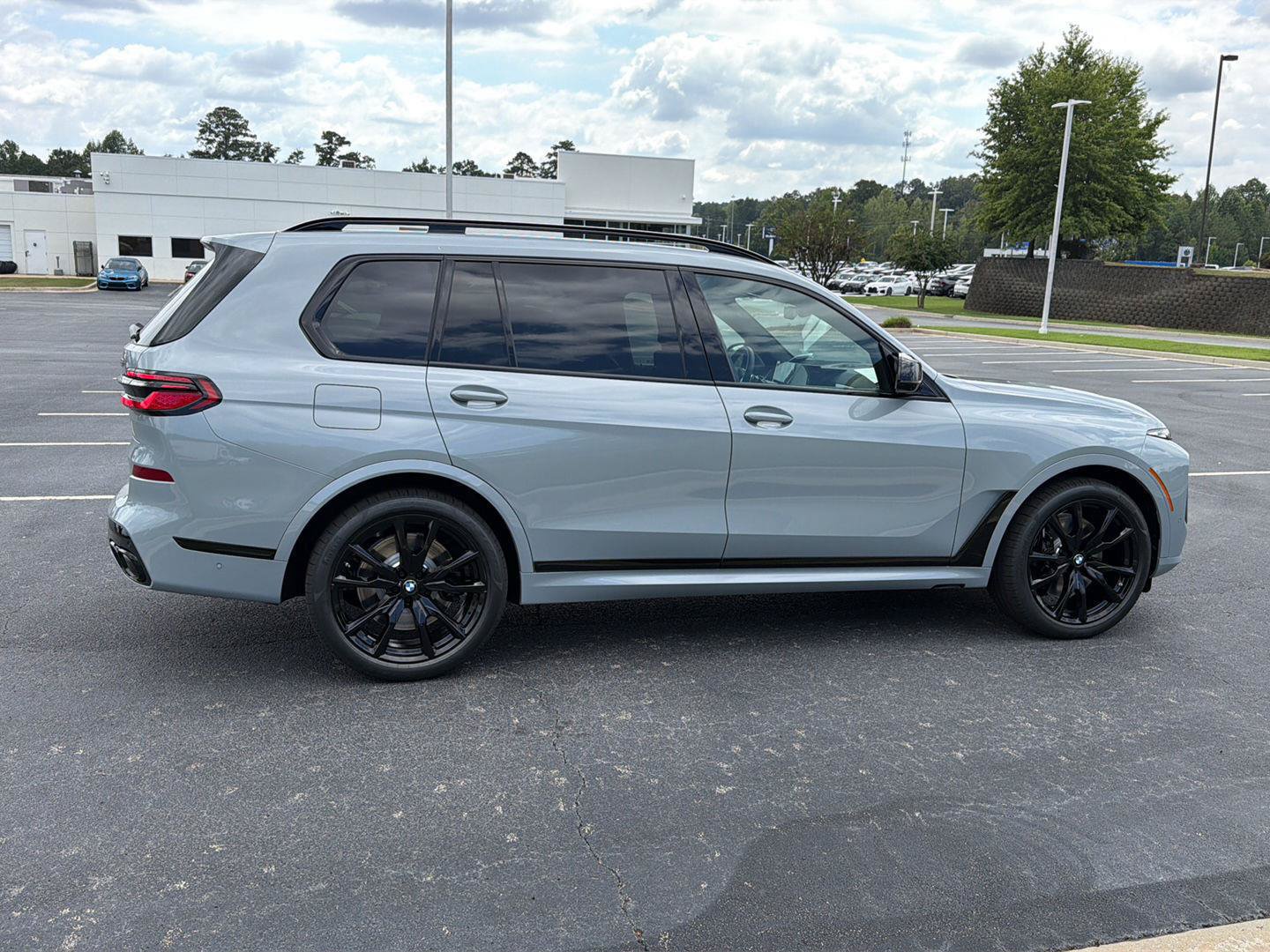 New 2027 BMW X7 M60i AWD/4WD image 7