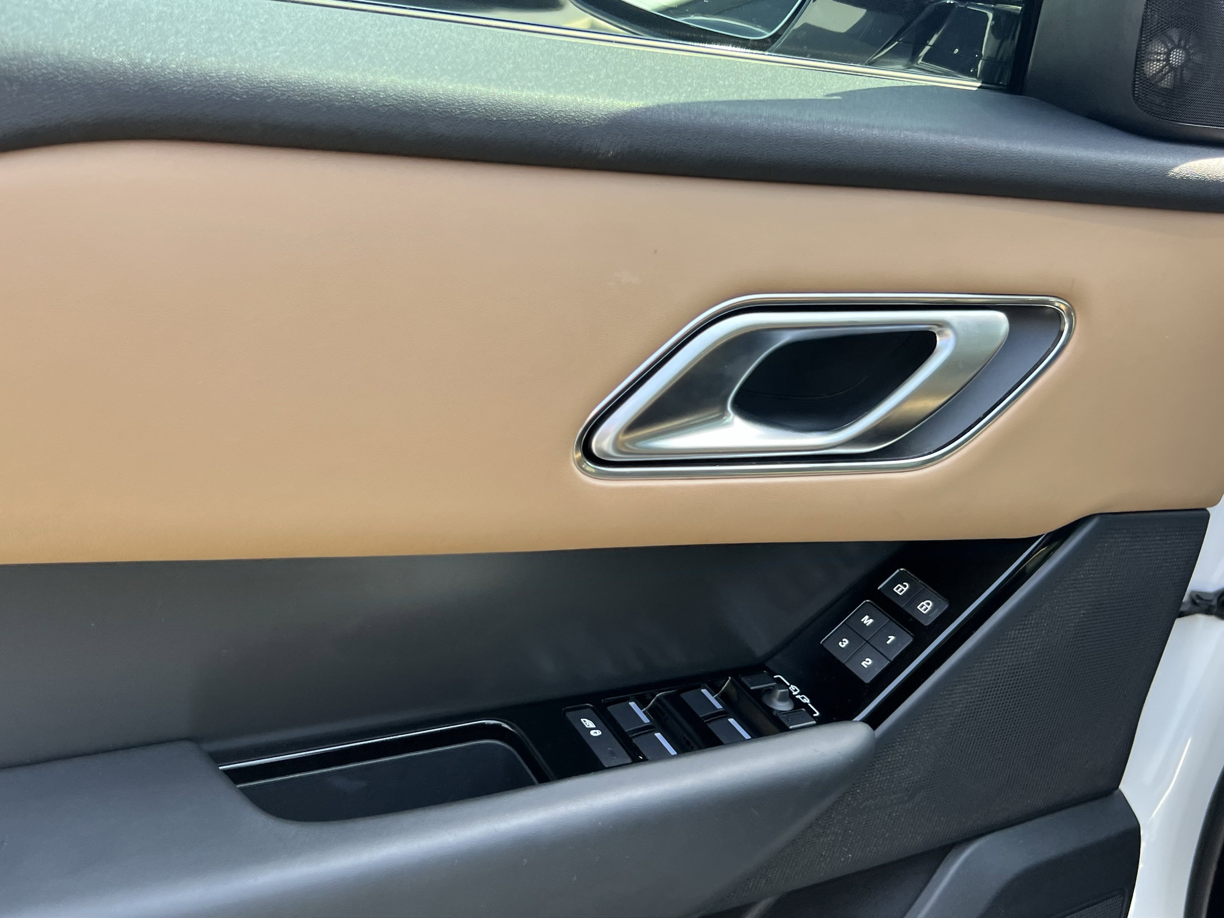 Certified 2025 Land Rover Range Rover Velar Dynamic HSE AWD/4WD image 14