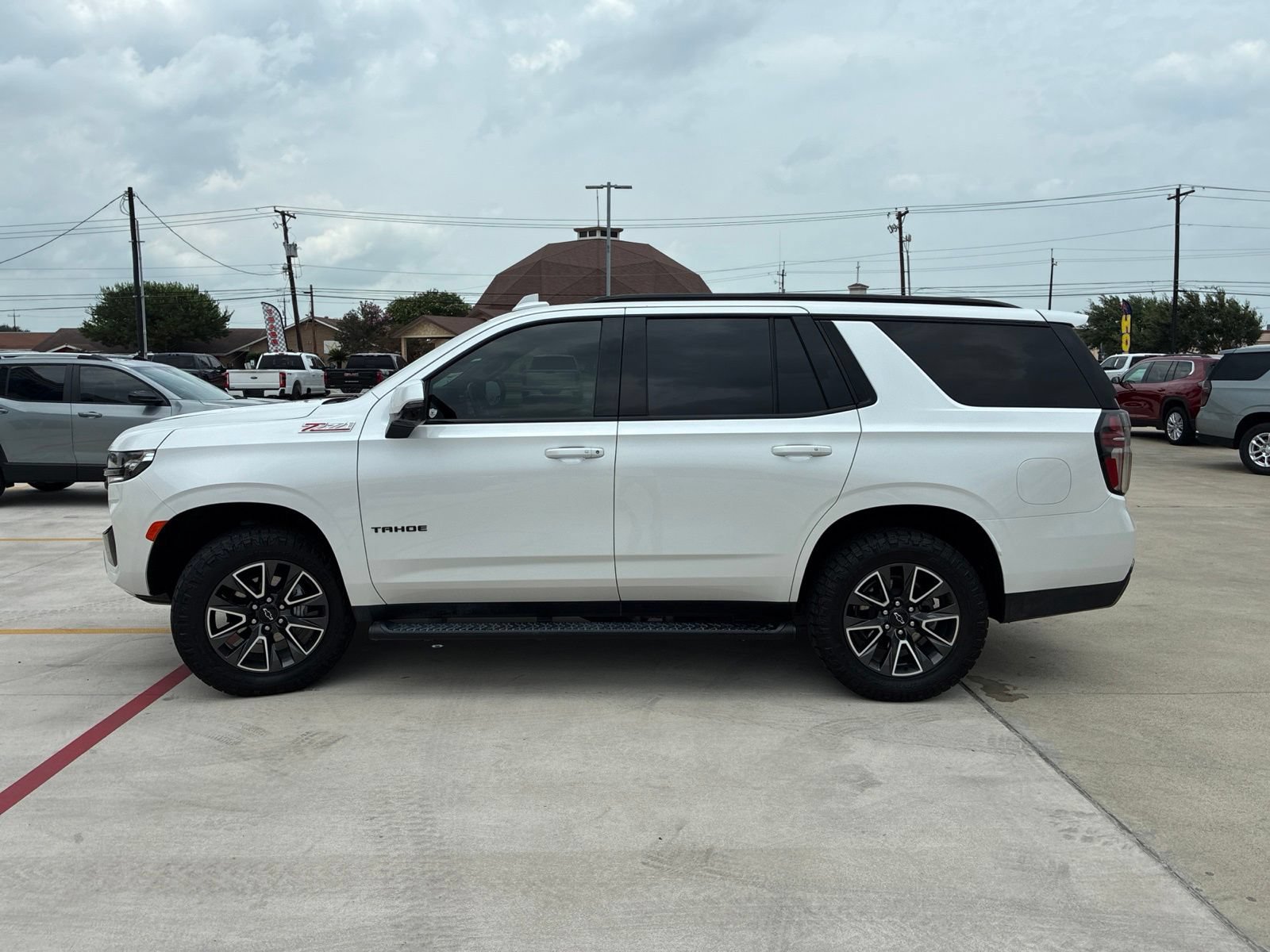 Used 2023 Chevrolet Tahoe Z71 w/ Luxury Package AWD/4WD image 4