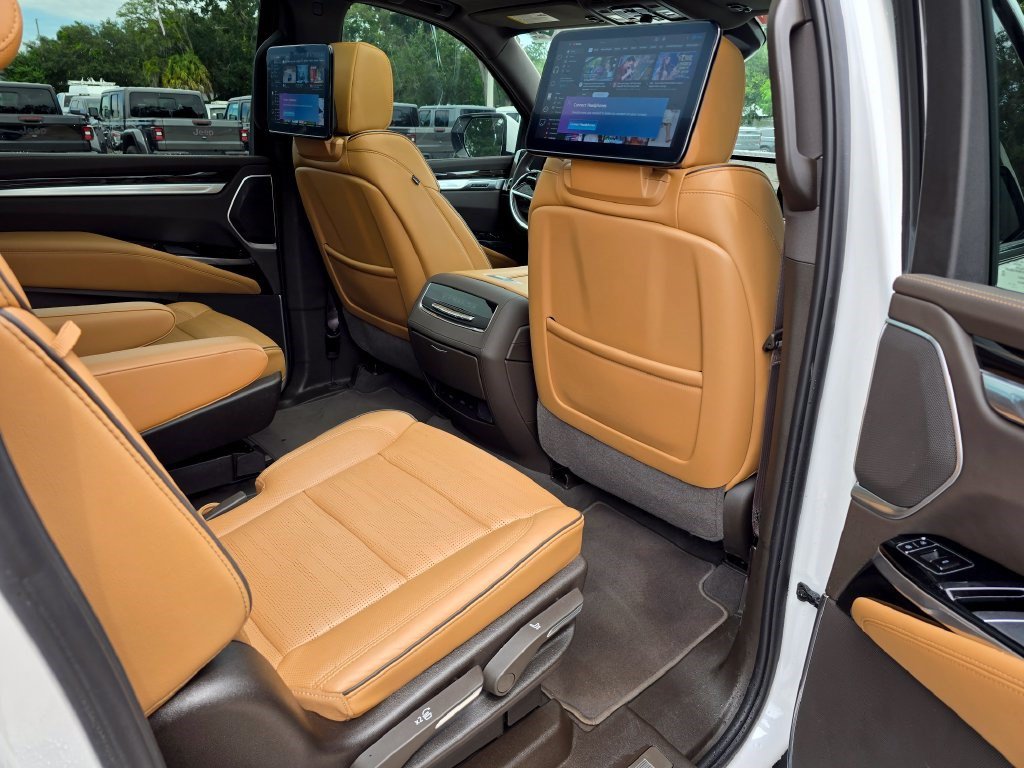 Used 2025 Cadillac Escalade ESV Premium Luxury w/ LPO, Radiant Package AWD/4WD image 46