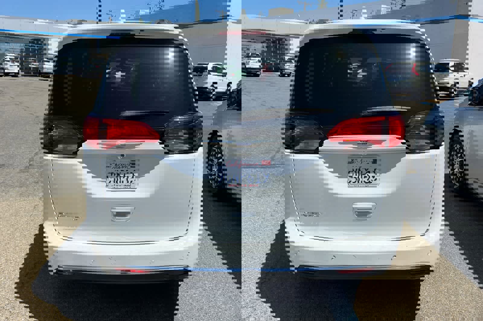 Used 2020 Chrysler Pacifica Touring-L image 5