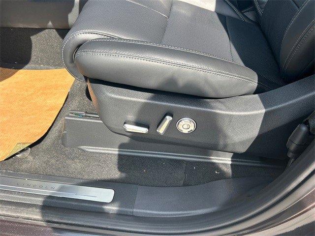 New 2025 Lincoln Navigator Reserve w/ Jet Appearance Package image 18