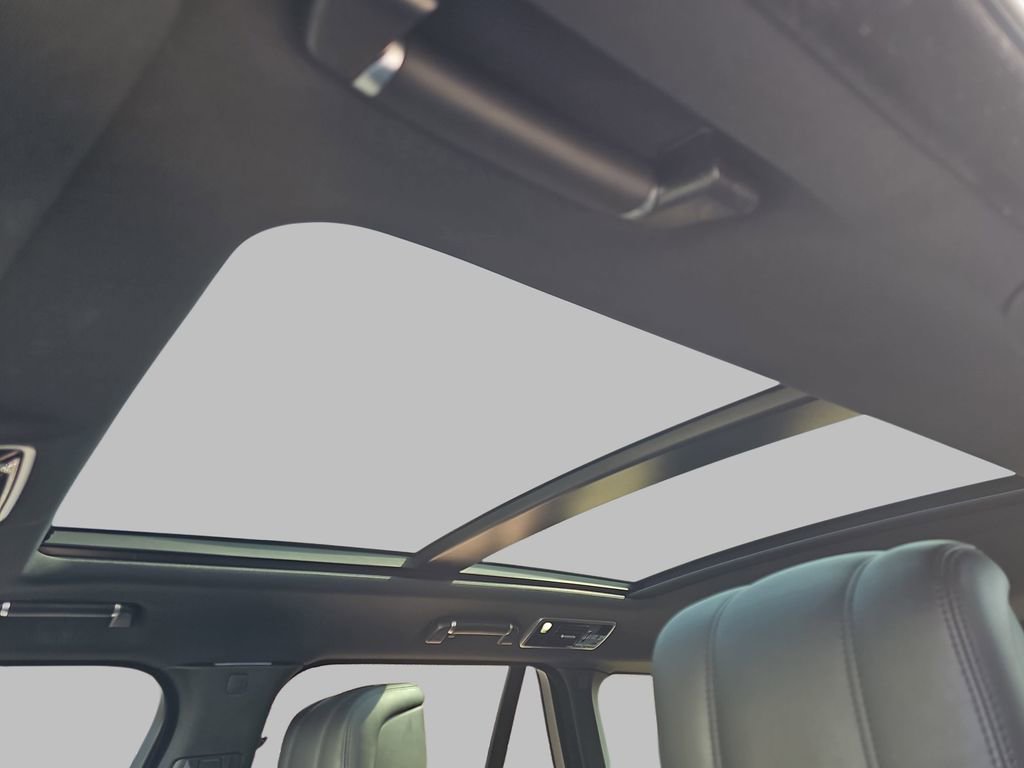 Used 2018 Land Rover Range Rover HSE image 36