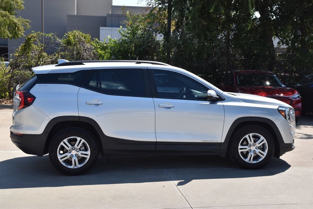 Used 2022 GMC Terrain SLE w/ Driver Convenience Package FWD image 6