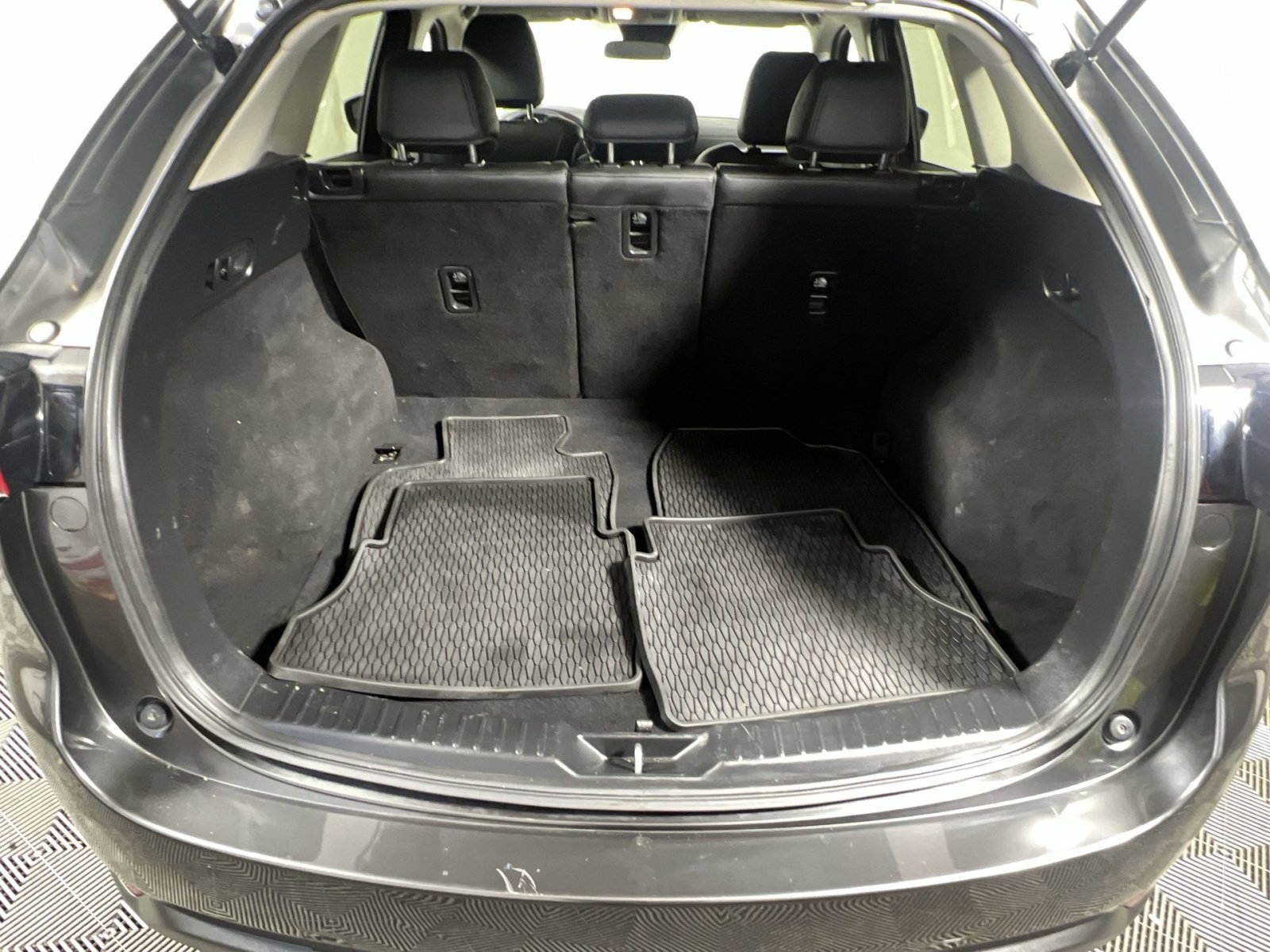 Used 2021 MAZDA CX-5 Touring image 23