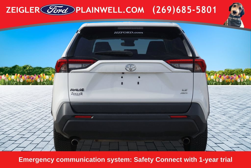 Used 2022 Toyota RAV4 LE AWD/4WD image 4