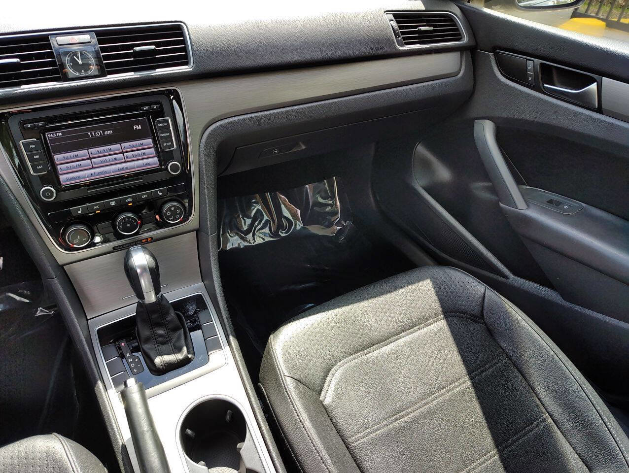 Used 2015 Volkswagen Passat TDI SE image 18