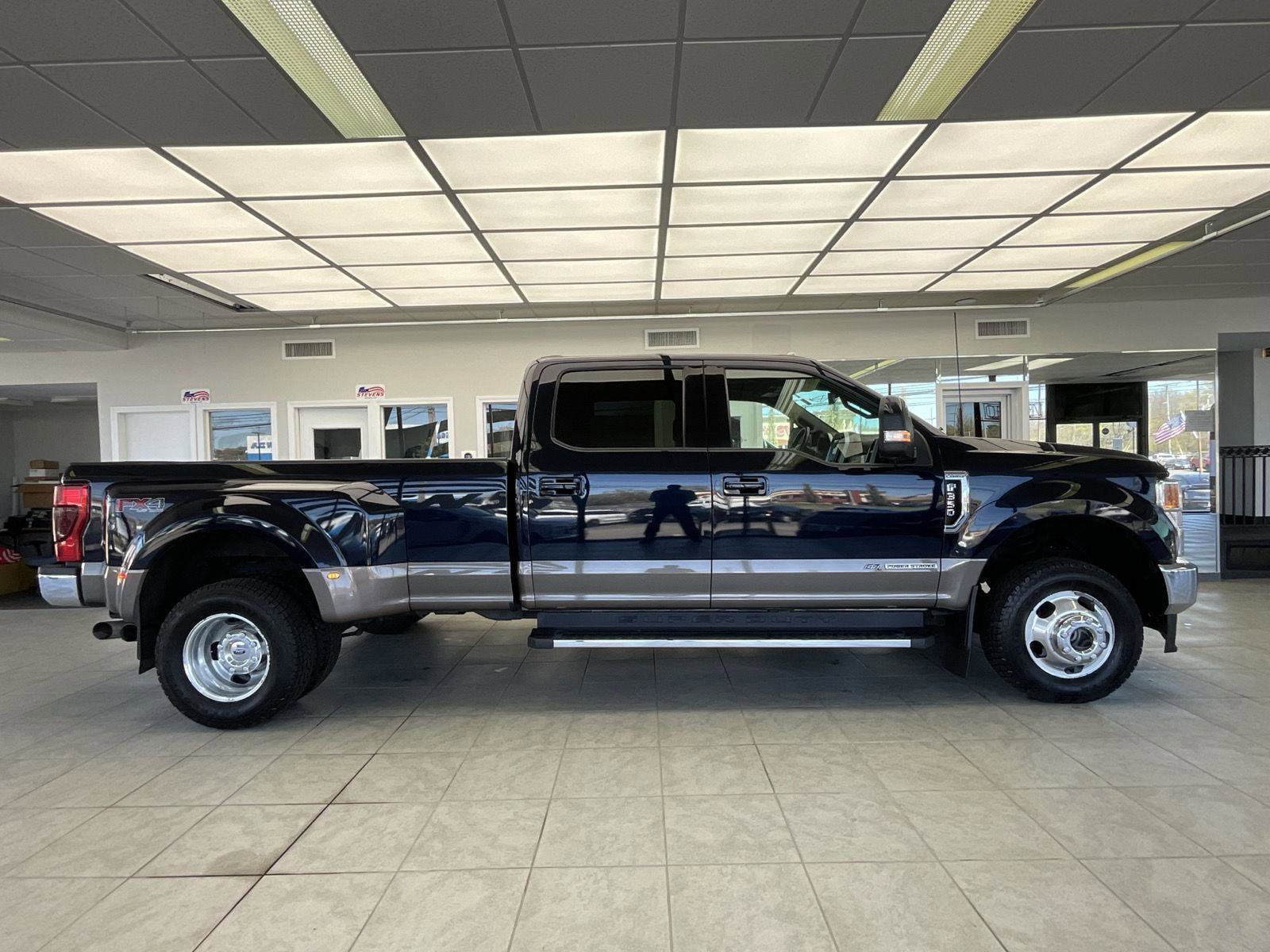 Used 2022 Ford F350 Lariat w/ Lariat Value Package AWD/4WD image 4