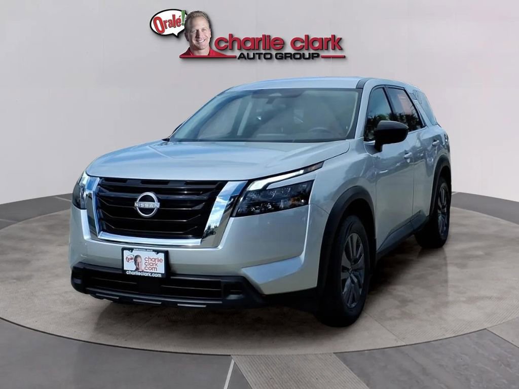 Used 2024 Nissan Pathfinder S FWD image 1