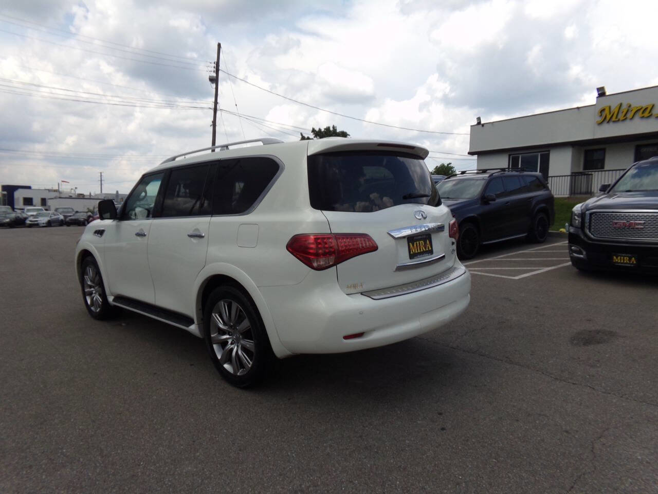 Used 2013 INFINITI QX56 4WD w/ Deluxe Touring Pkg image 9