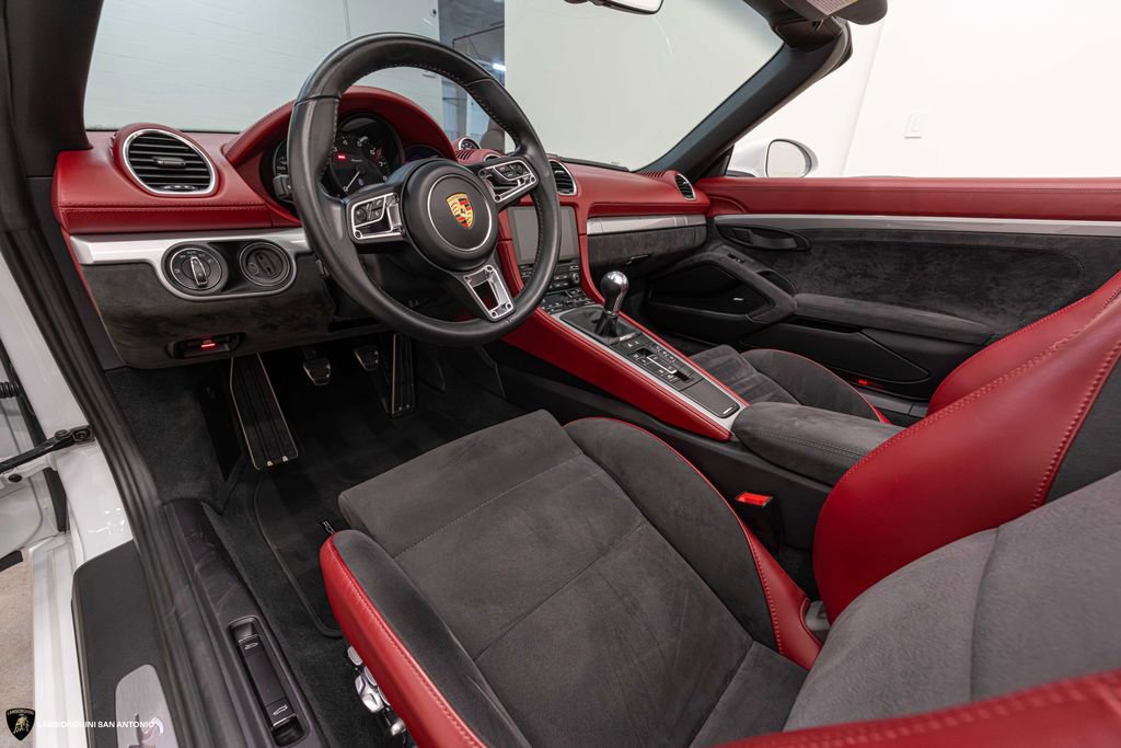 Used 2020 Porsche 718 Boxster Spyder RWD image 39