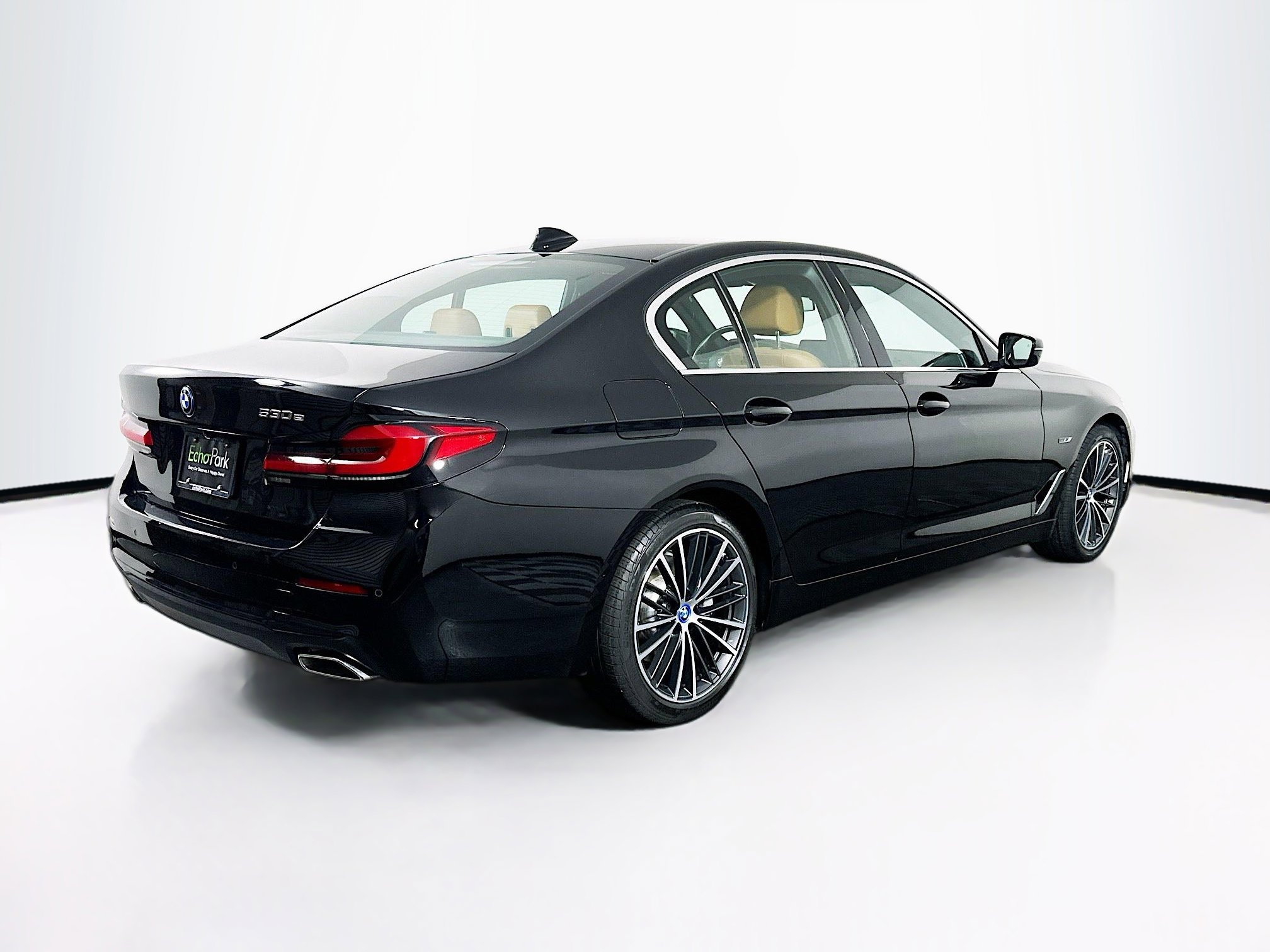 Used 2023 BMW 530e w/ Convenience Package image 9