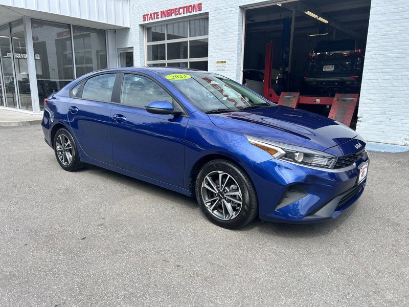 Used 2023 Kia Forte LXS w/ LXS Technology Package FWD image 2