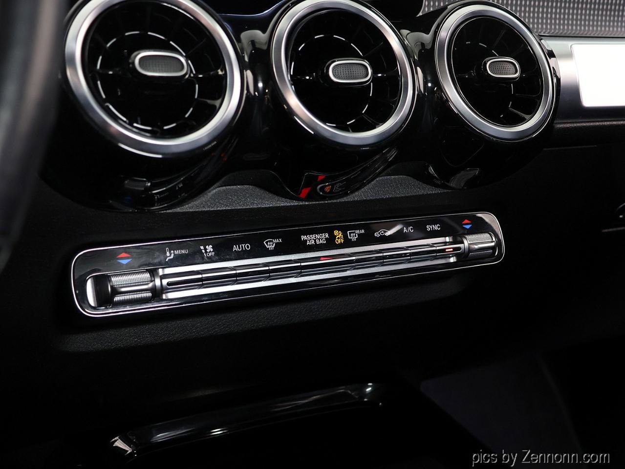 Used 2020 Mercedes-Benz GLB 250 4MATIC w/ Premium Package image 22