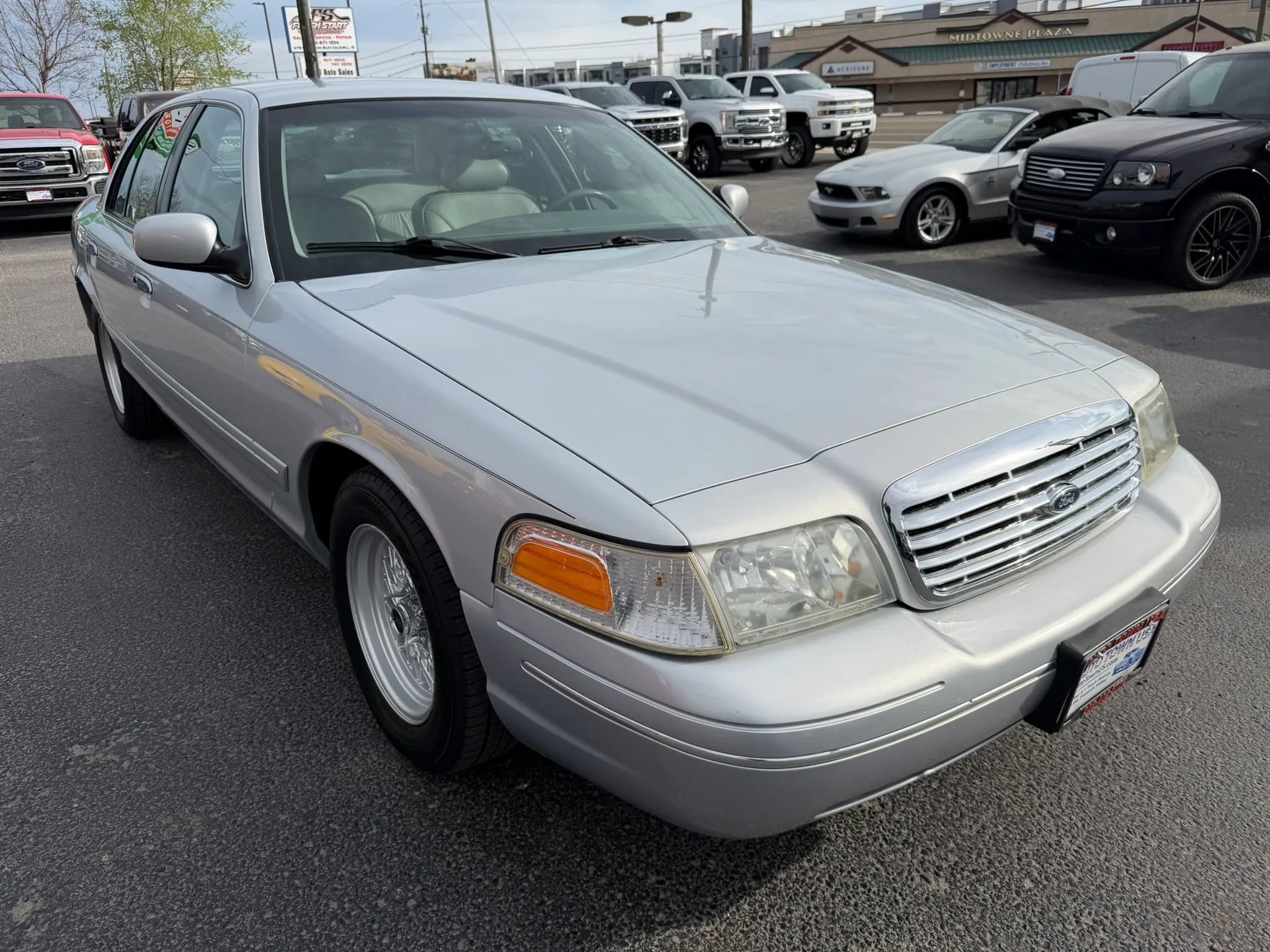 Used 2002 Ford Crown Victoria LX RWD image 7