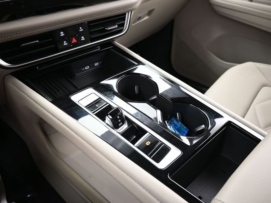 Used 2025 Volkswagen Atlas SE FWD image 27