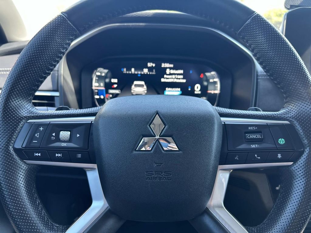 Used 2024 Mitsubishi Outlander SE Black Edition image 33