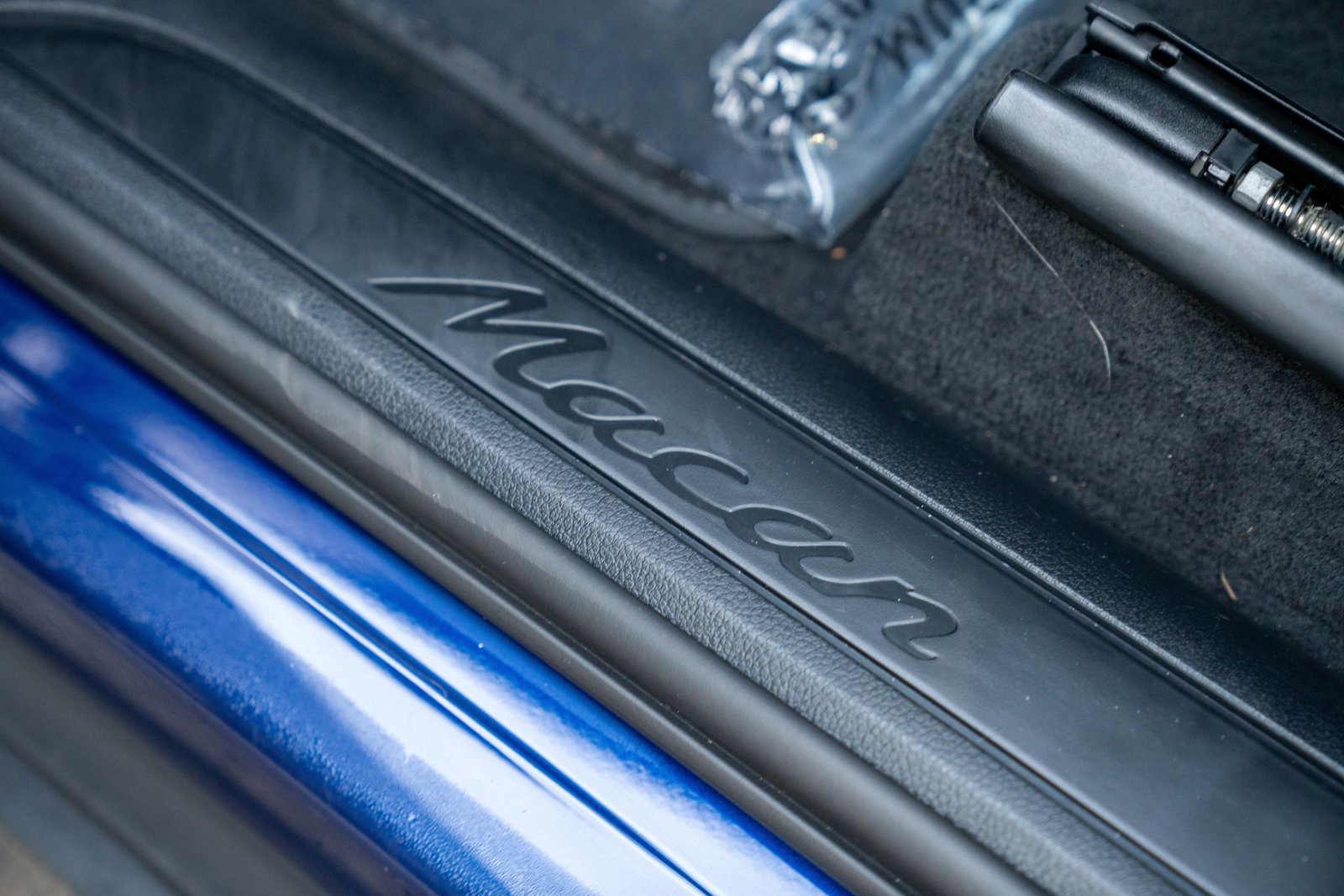 Certified 2024 Porsche Macan image 12