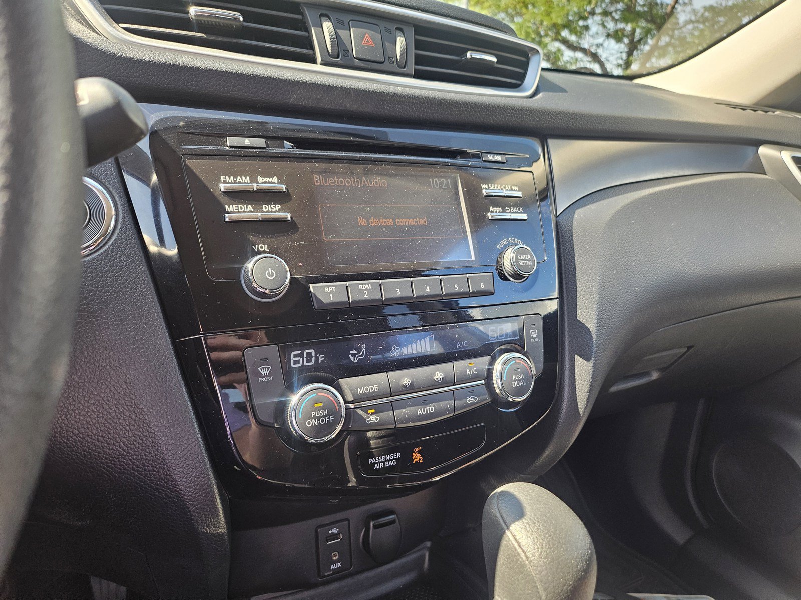 Used 2016 Nissan Rogue SV AWD/4WD image 13