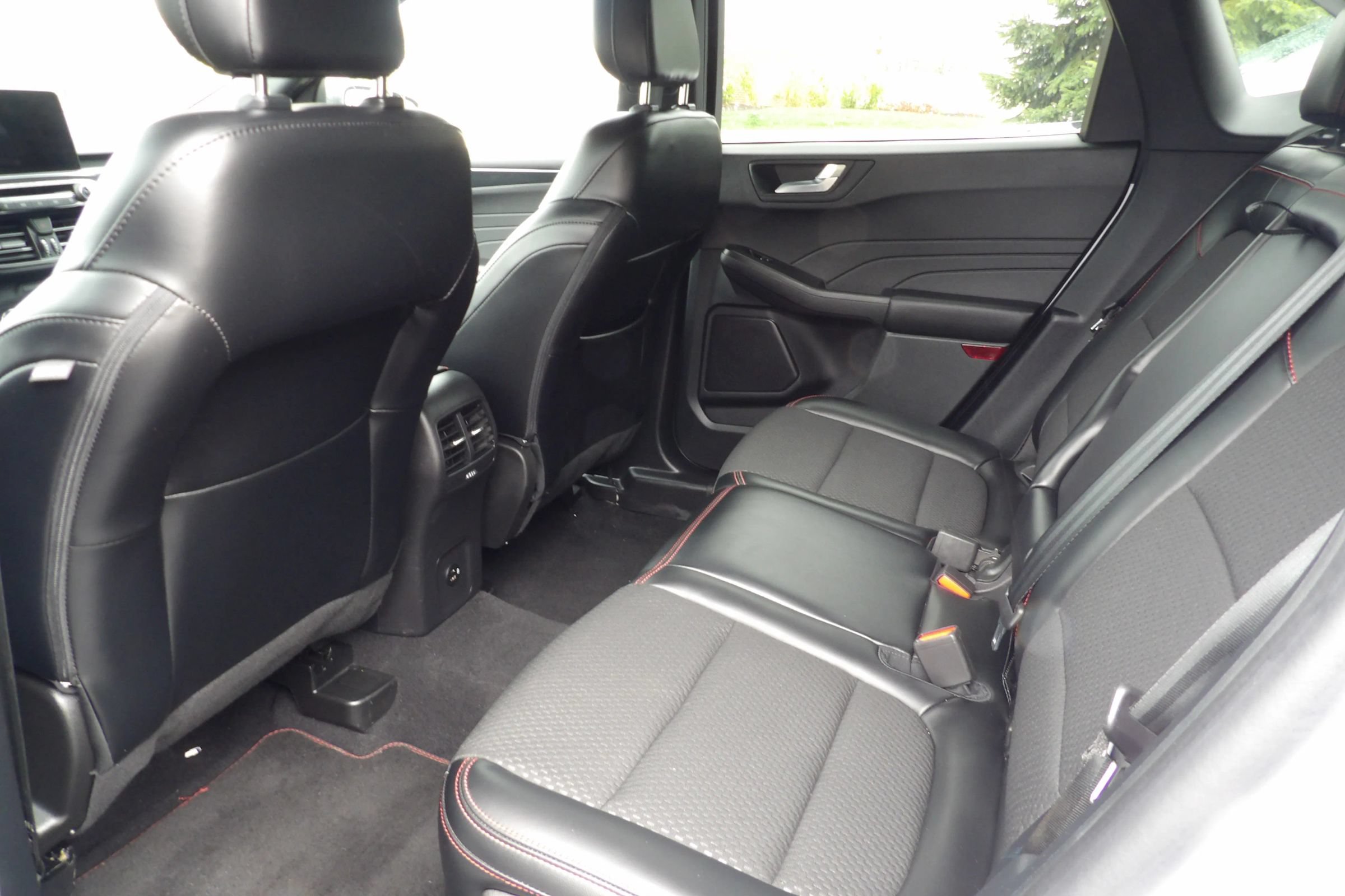 Used 2023 Ford Escape ST-Line AWD/4WD image 11