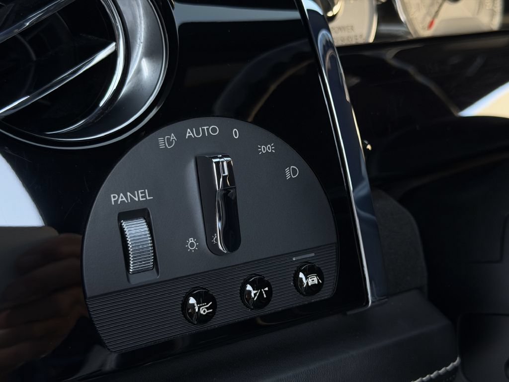 Used 2017 Rolls-Royce Wraith RWD image 18