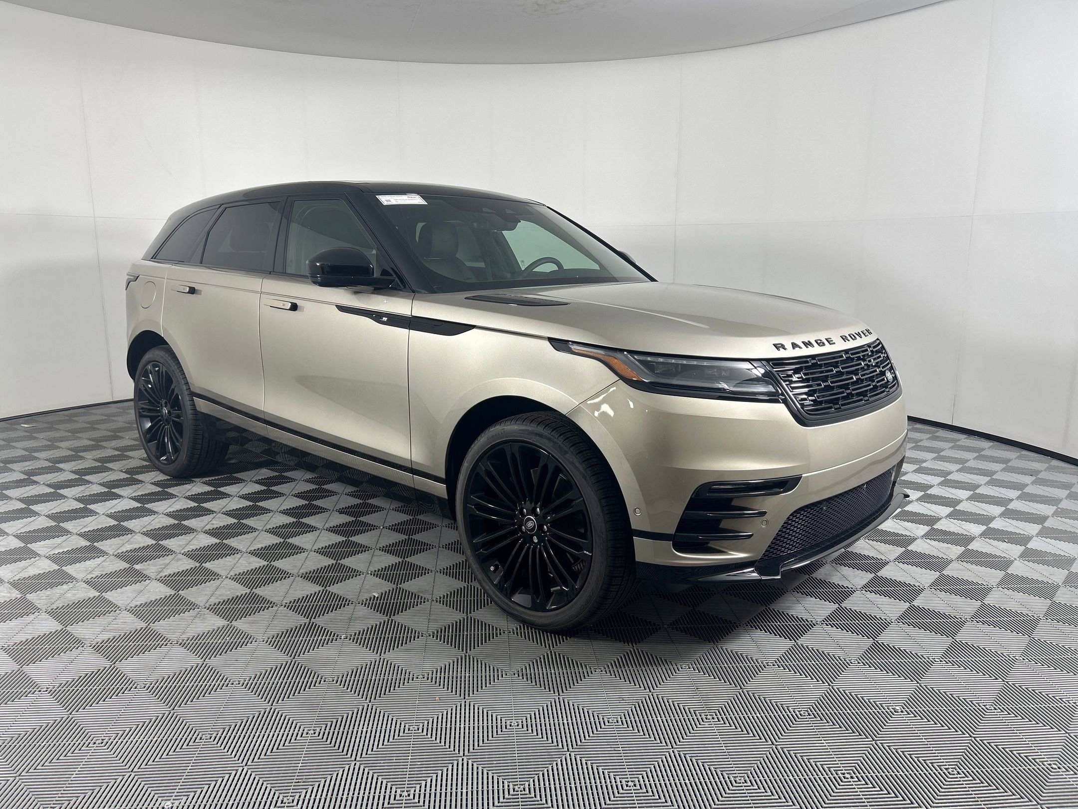 New 2026 Land Rover Range Rover Velar Dynamic SE image 5