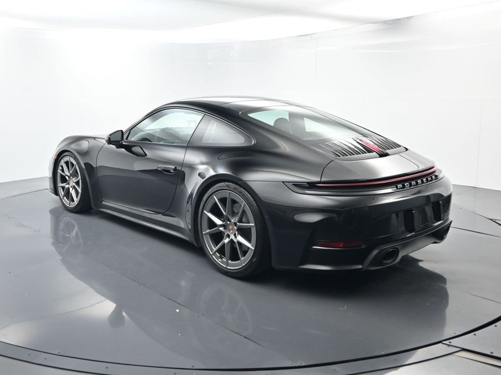 Used 2025 Porsche 911 Carrera image 3